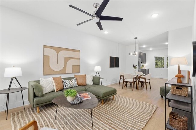 Photo - 1438 Walker Pl SE