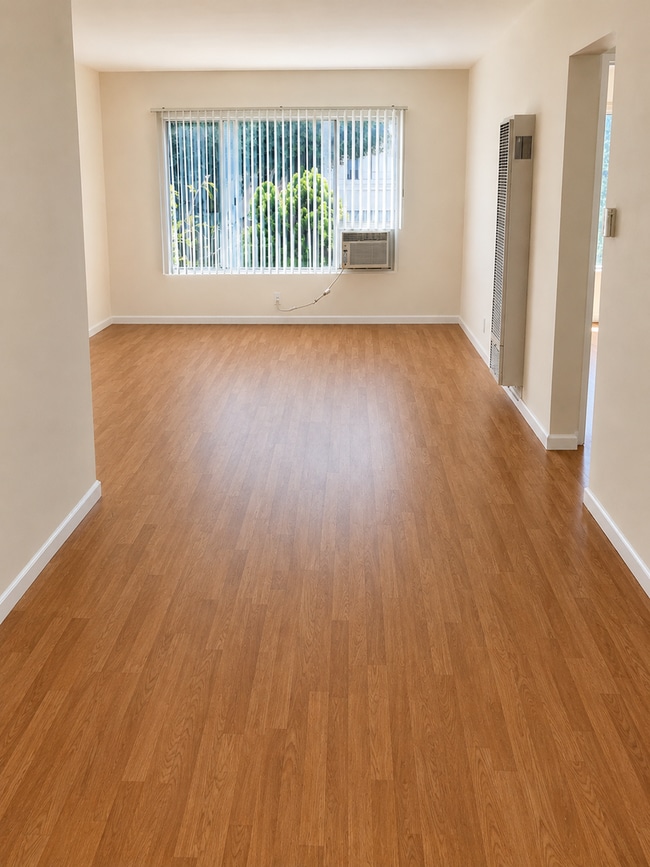 Photo - 1001 N Curson Ave ( 7609 Romaine )