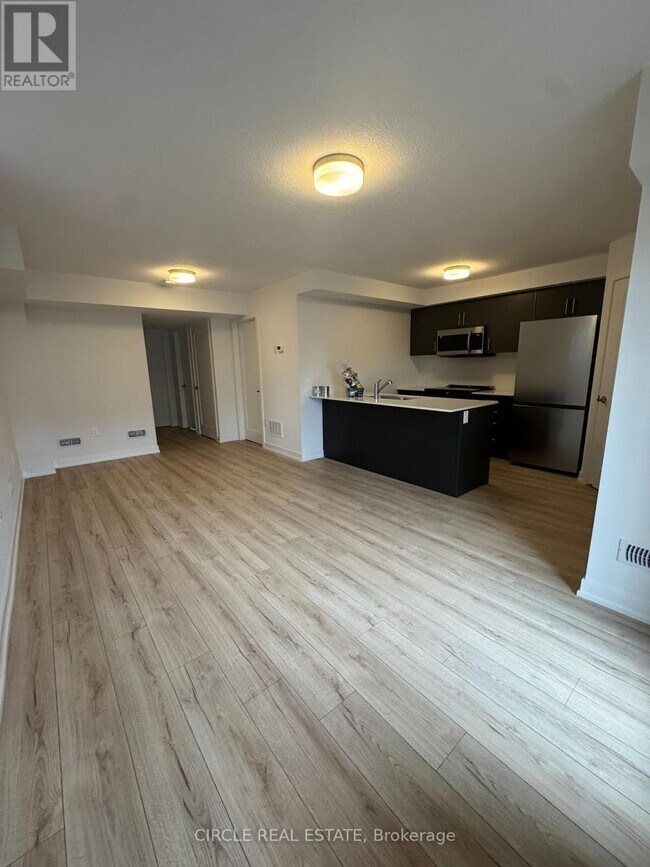 Photo - 940 St David St N