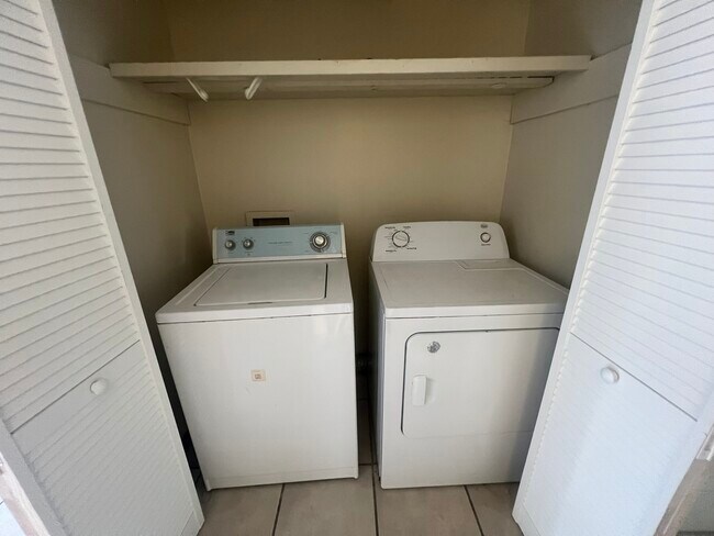 Washer/Dryer - 3202 Crestwood Dr Unit C