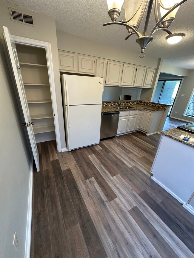 Kitchen - 4621 Hamory Dr Unit 4621 BLD 2B