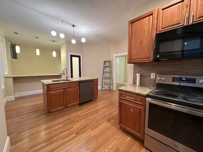 Building Photo - 184 Saint Paul St Unit 1