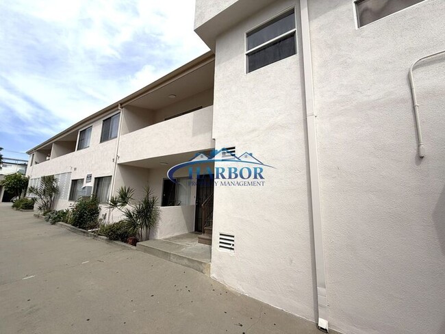 Building Photo - 213 W Manchester Blvd