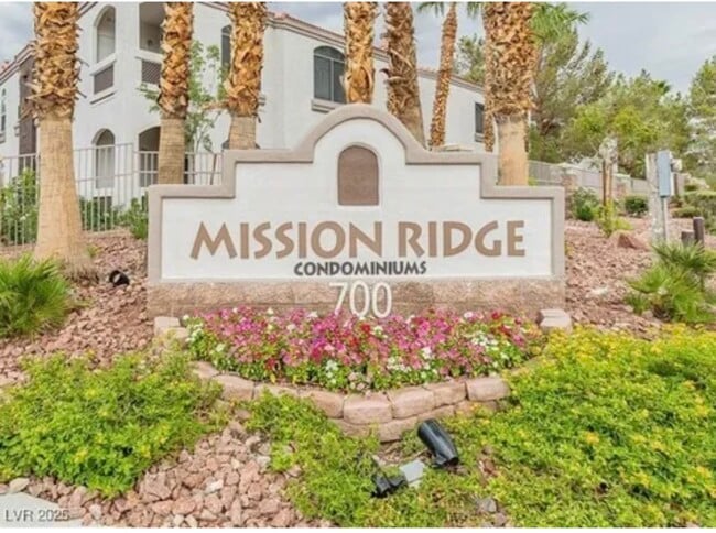 Photo - 700 Carnegie St