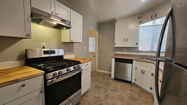 Photo - 1672 Havana St