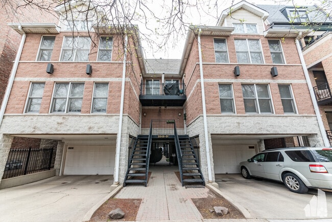 Building Photo - 2849 N Southport Ave Rental