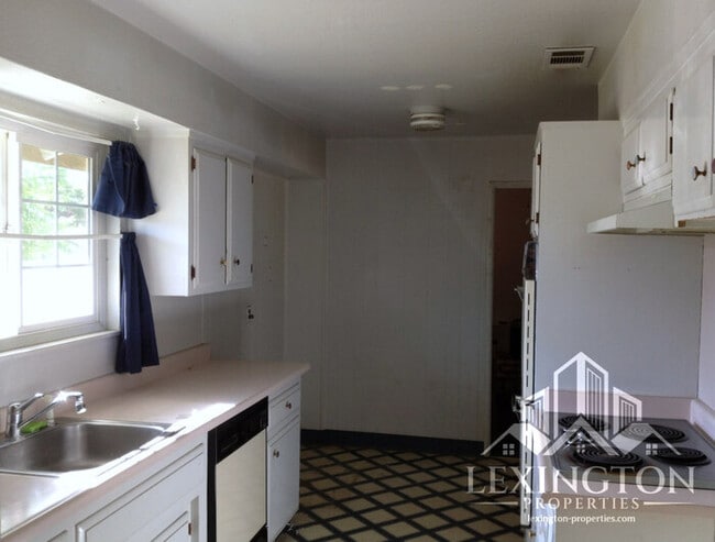Photo - Charming 4-Bedroom Home in Arden-Arcade with Spacious Yard & Convenient Location