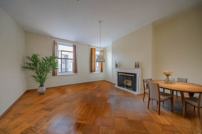 1712 Beacon St Unit 2