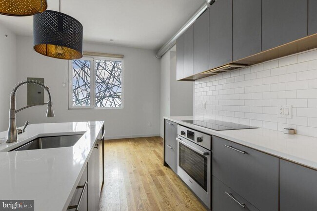 Photo - 2328-32 Memphis St Unit E5