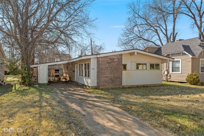 Photo - 2560 Lamar St