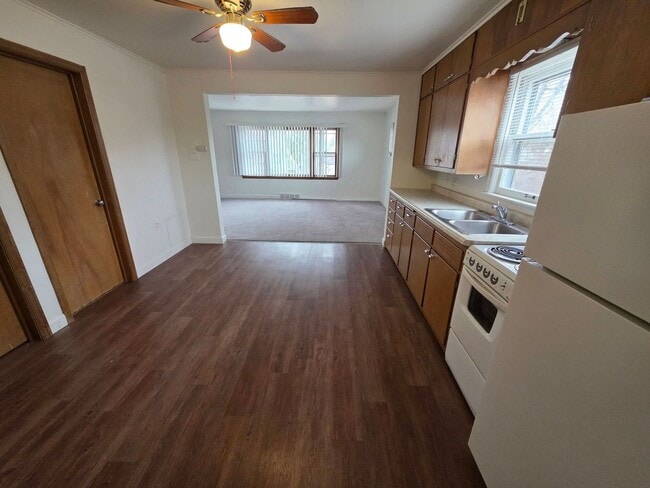 Photo - 433-435 S Van Buren Street Unit Apt 2
