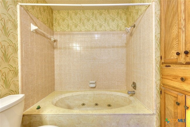 Building Photo - 818 Lois St