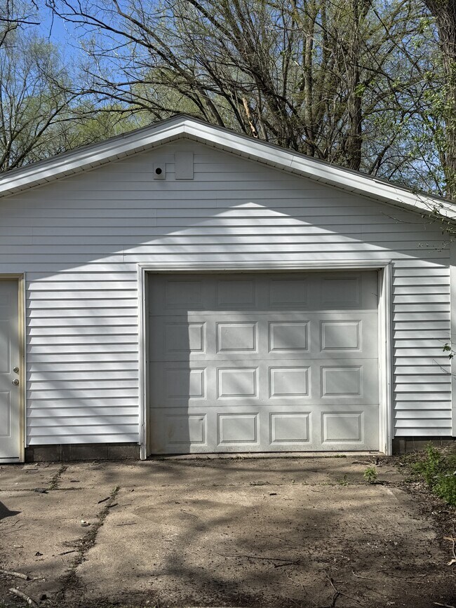 914 Lakeside Ave