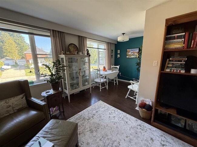 Photo - 7 -751 Hugel Avenue - 2 Bedroom Available Unit 7