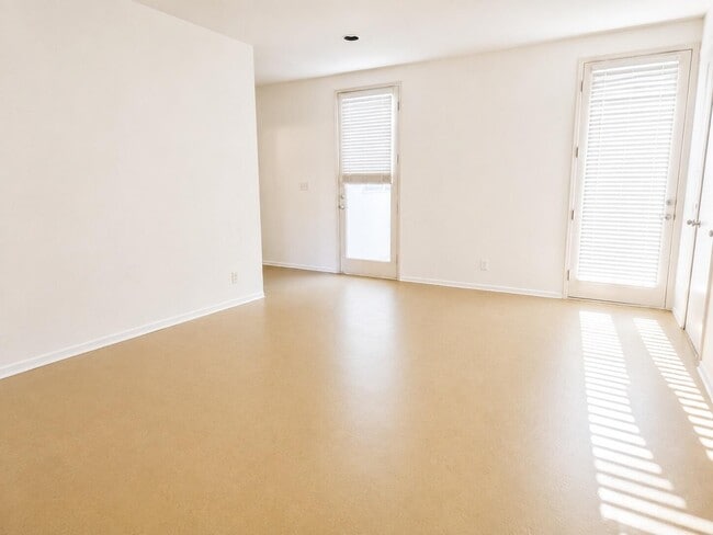 Photo - 866 N Topaz Cir