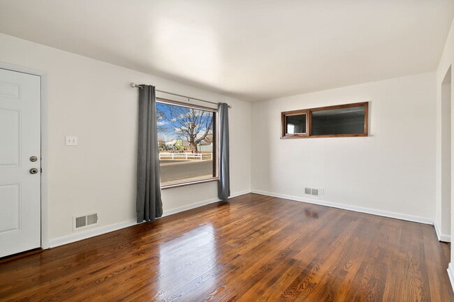 Photo - 7048 Lipan St