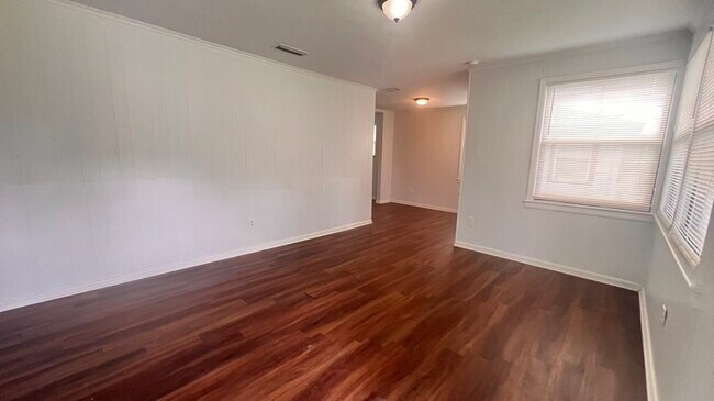 Photo - 1976 College Cir S House