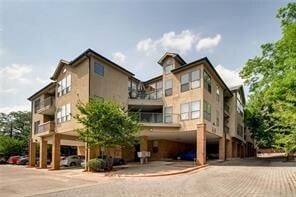 Building Photo - UT PRE LEASE: West Campus 2bd / 2ba Cathedral ceilings, Huge windows, Good Roommate floor-plan