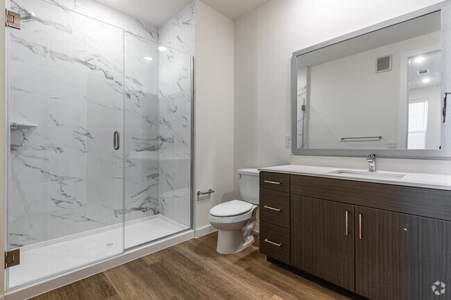 2BR, 2BA - 1,084SF - Primary Bathroom