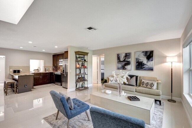 Photo - 702 Grove St