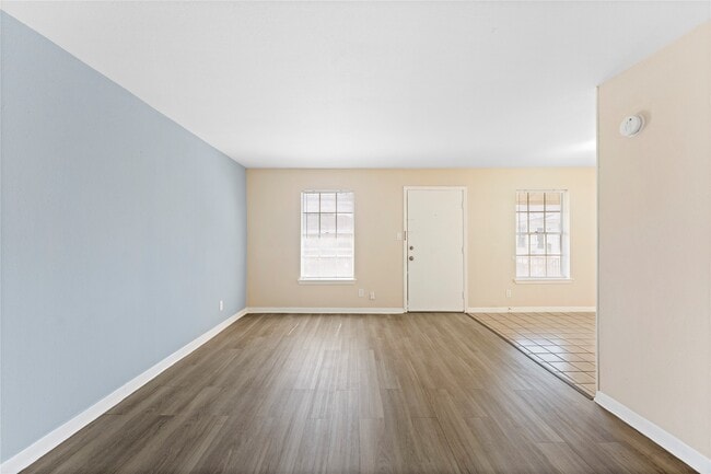 Photo - 3316 Burke Rd Unidad 43
