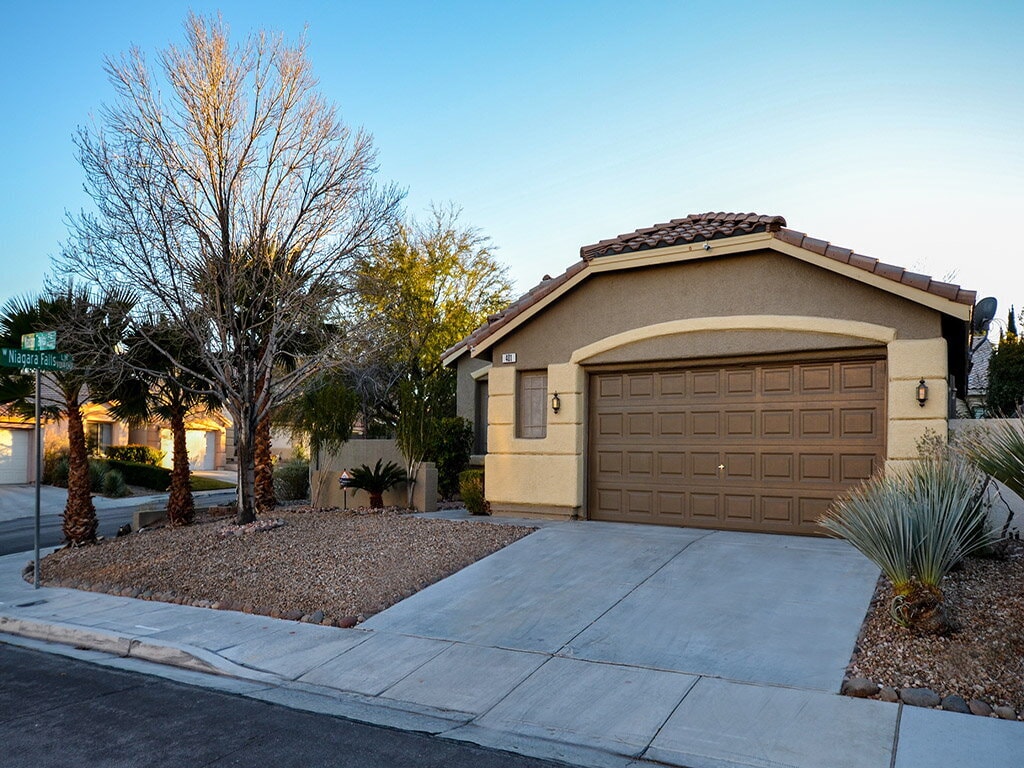 "Charming 3-Bed Oasis with 2 Baths in Heart of Las Vegas - 1884 Sq Ft of Comfort!" - "Charming 3-Bed Oasis with 2 Baths in Heart of Las Vegas - 1884 Sq Ft of Comfort!"