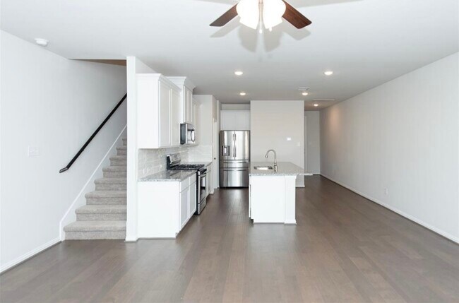 Photo - 27930 Western Crk Ct