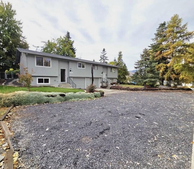 Photo - **Gorgeous Renovated 3 Bed 2.5 Bath Duplex...