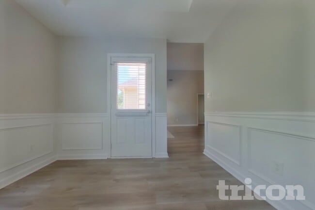 Photo - 104 Logan Creek Ct