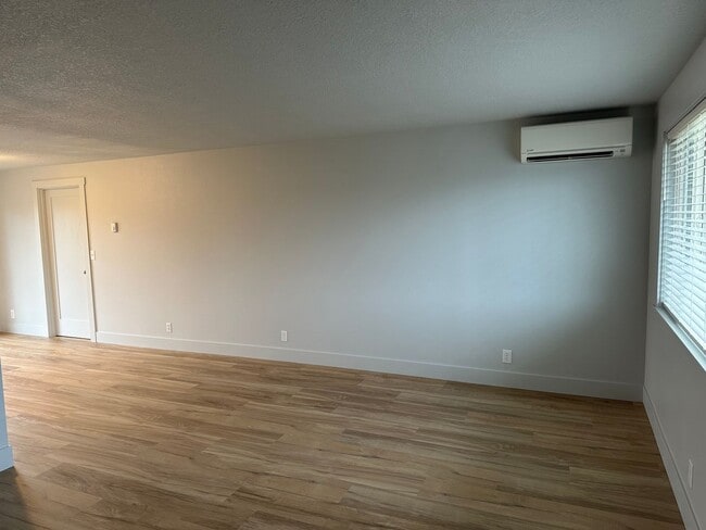 Photo - Beautifully updated 2 bed/1bath duplex in ...