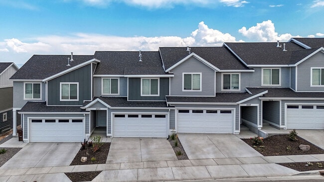 EXTERIOR | LITTLE VALLEY TOWNHOMES
