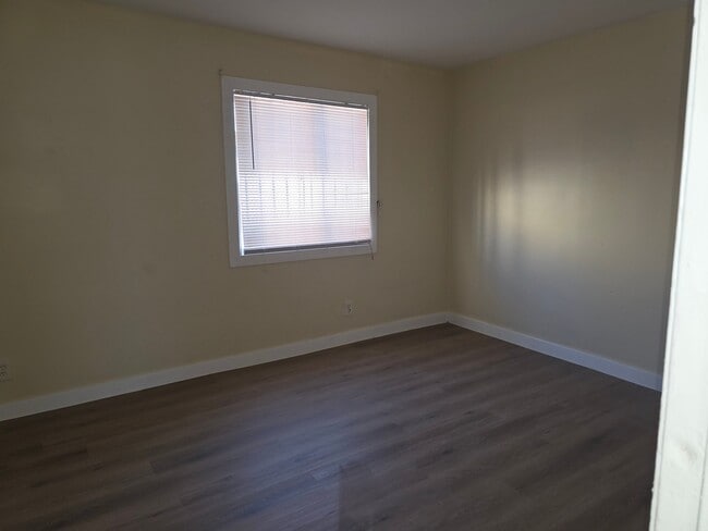 Photo - 416 E 115th St