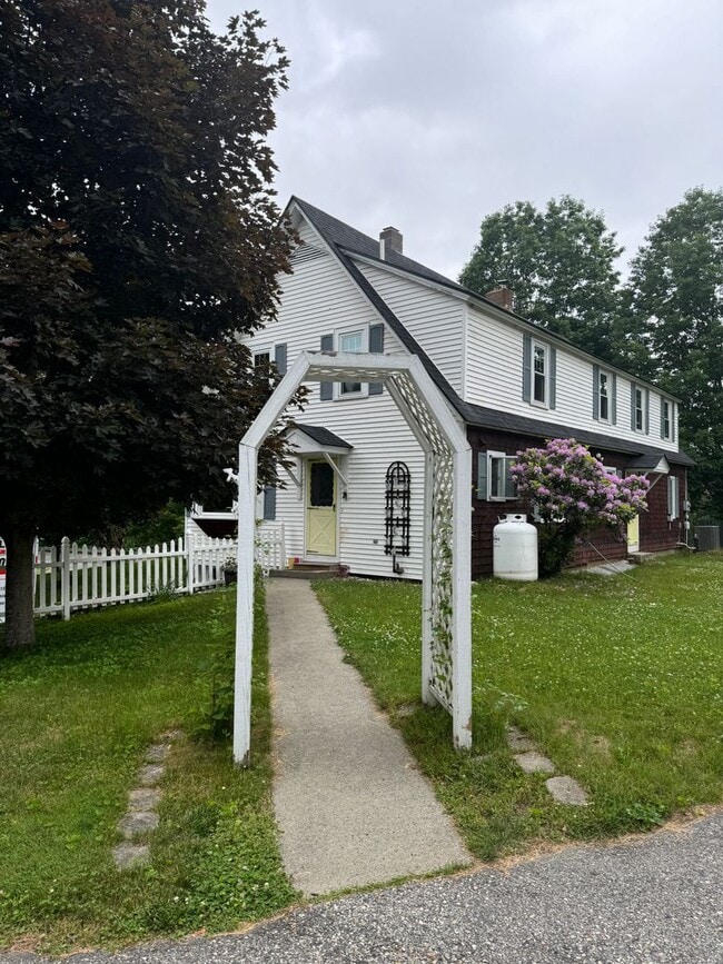 Photo - 4 Bedroom just minutes to Dartmouth