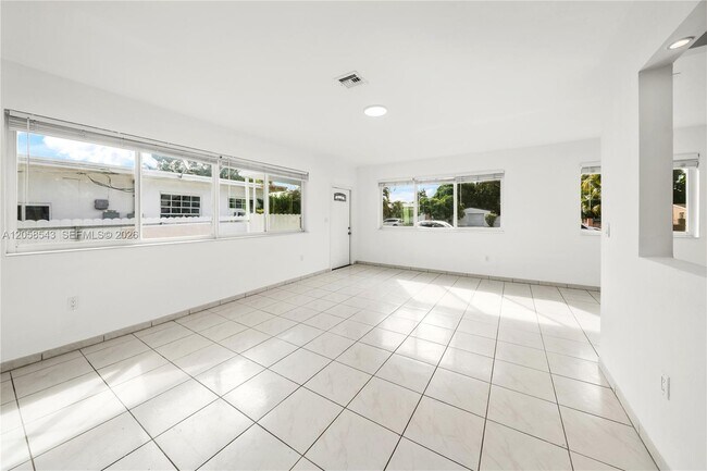 Photo - 1271 NE 159th St