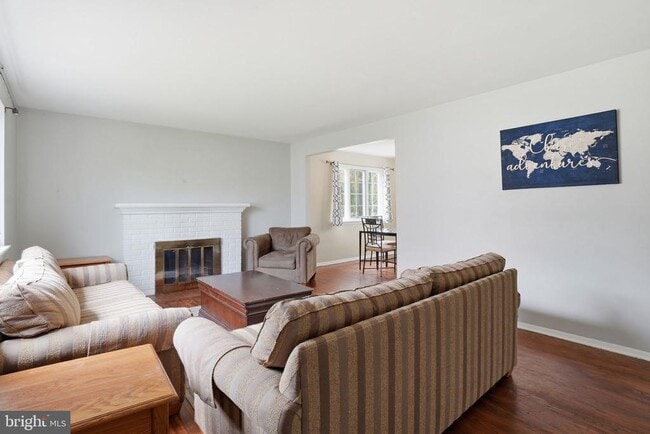 Photo - 7414 Jervis St