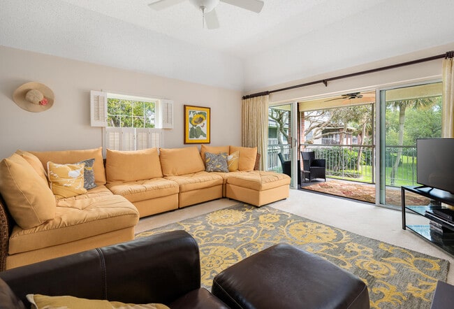 Building Photo - 101 Park Shores Cir Unit 2