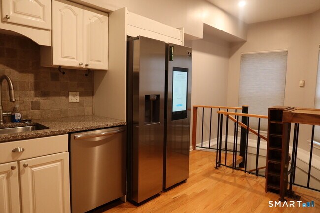 Photo - 124 Hope St Unidad B
