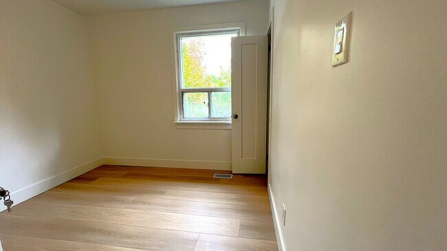 Photo - 979 Danforth Rd