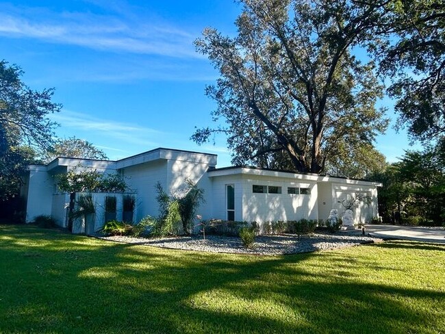 Breathtaking 3/3 Stunning Pool Home with a... - Breathtaking 3/3 Stunning Pool Home with a...