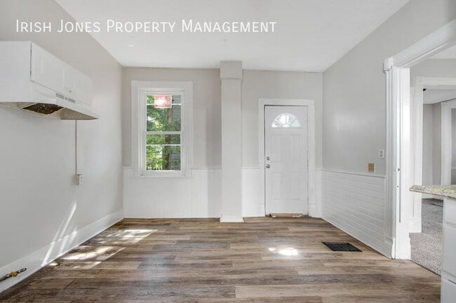 Photo - 222 W Ferry St