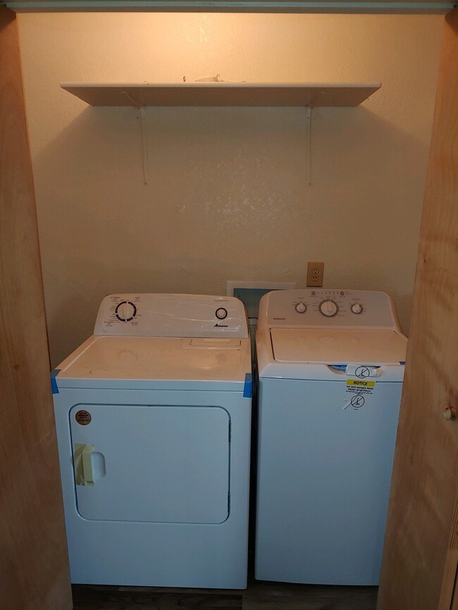 Building Photo - 2826 Baker Dr Unit Apt A