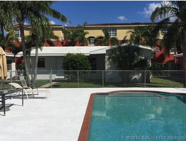 Building Photo - 1836 Coral Ridge Dr Unit 5