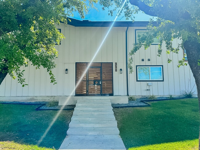 Building Photo - Hoskins 90 at Bishop Ridge