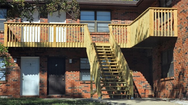 Building Photo - 13 Yorkshire Ln Unit 1