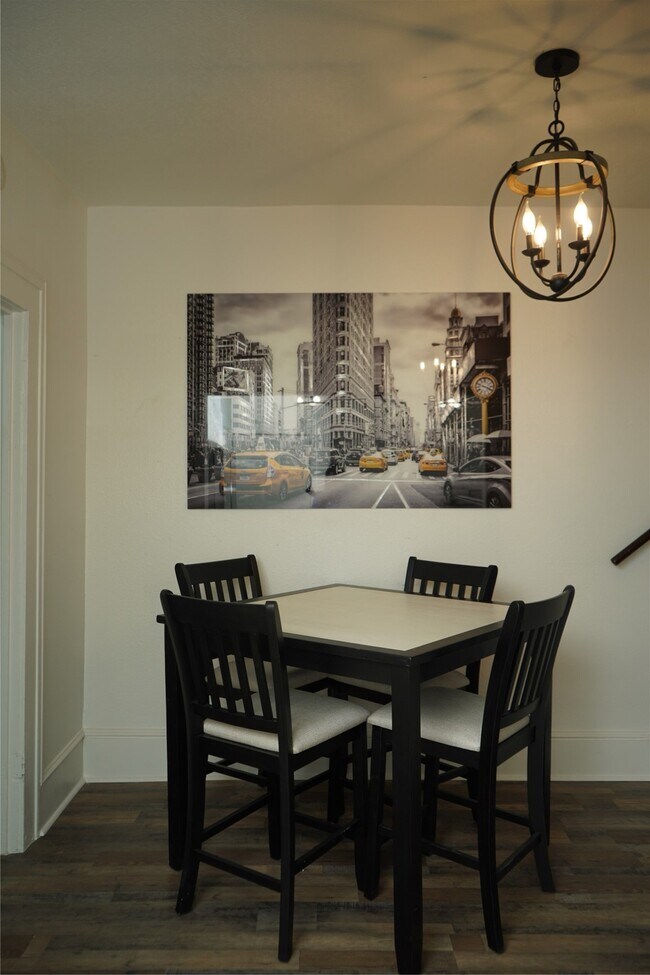 Photo - 2516 Isabella St