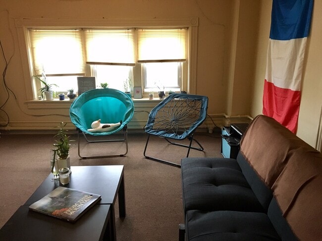129 W 4th St Unit 3