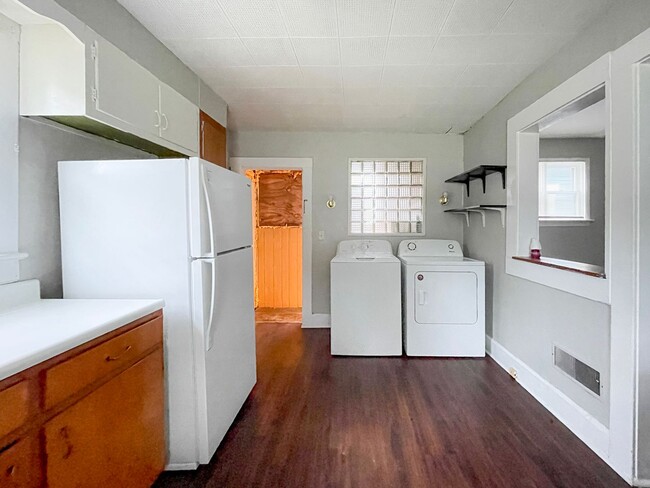 Dishwasher and Washer/Dryer Included - Dishwasher and Washer/Dryer Included House