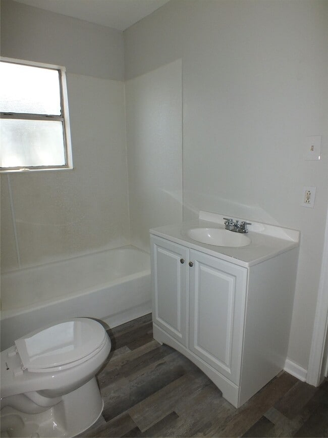 Photo - 1706 Wipprecht St