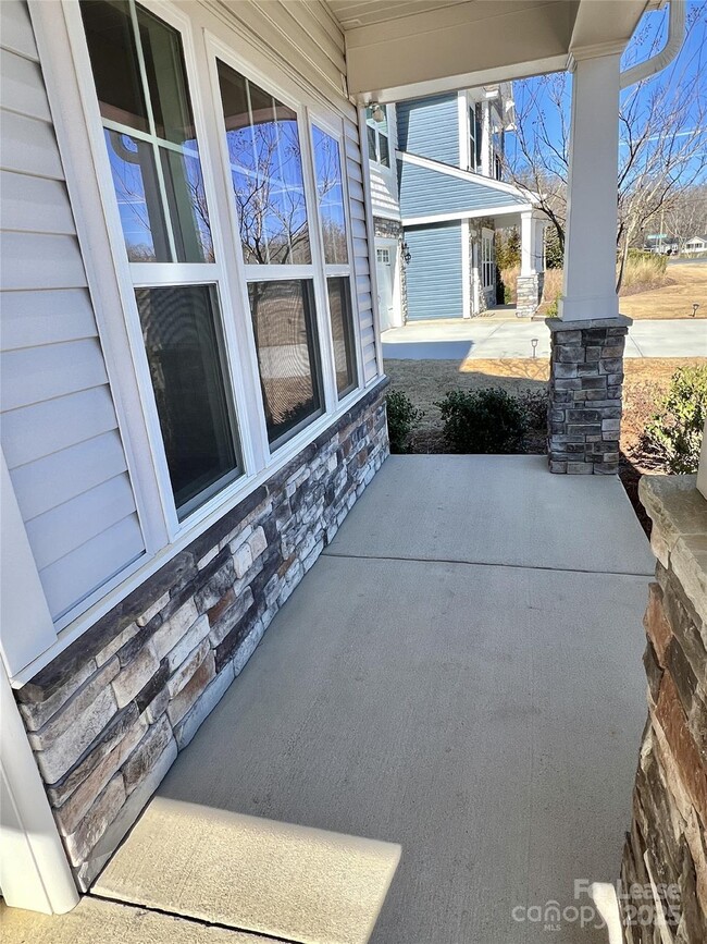 Photo - 1006 Creeks Landing Dr