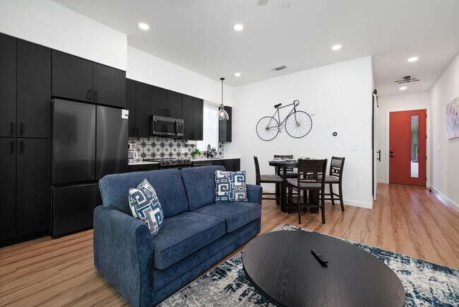 Stylish 1-Bed Oasis with Elevator Access, Resort-Style Pool, and In-Home Laundry in New Braunfels